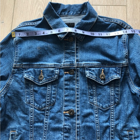 Uniqlo Classic Jean Jacket in Blue - Picture 8 of 11